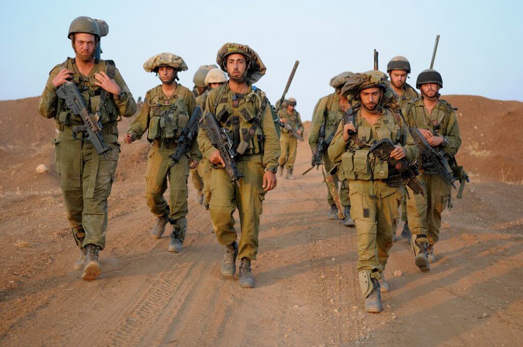 חיילים בצבא הגנה לישראל בסיור